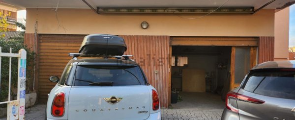 locale commerciale in vendita a Roma in zona La Pisana