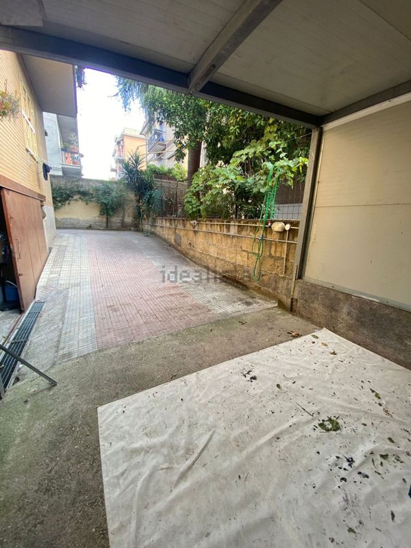 locale di sgombero in vendita a Roma in zona Torre Angela