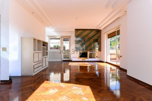 appartamento in vendita a Roma in zona Tomba di Nerone