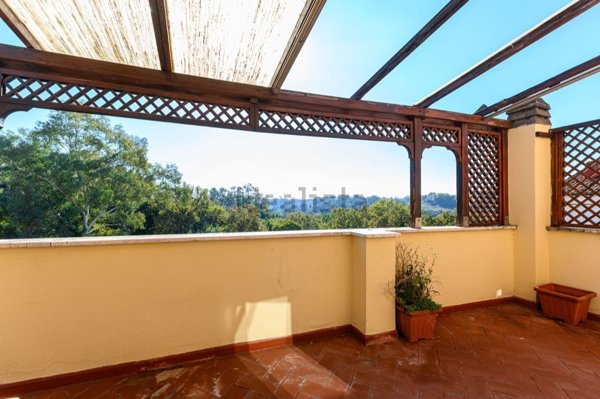 appartamento in vendita a Roma in zona Tomba di Nerone