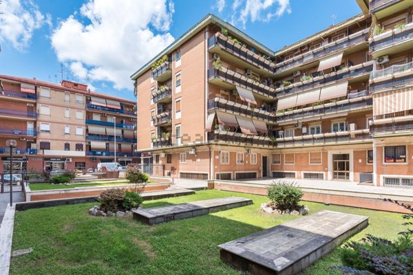appartamento in vendita a Roma in zona Tuscolano