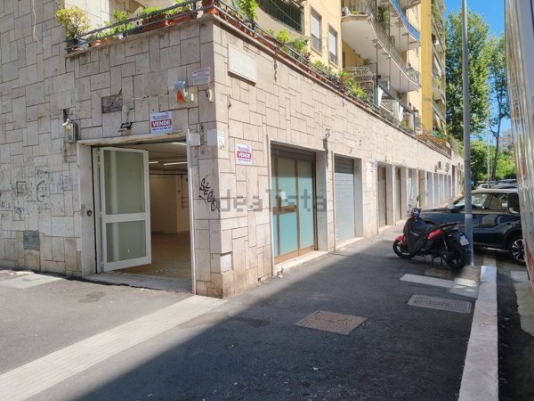locale commerciale in vendita a Roma in zona Monte Sacro/Talenti