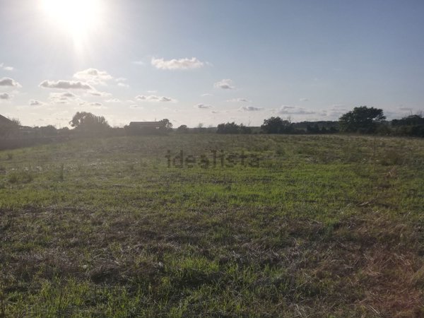terreno edificabile in vendita a Roma in zona Casalotti