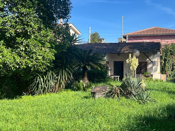 appartamento in vendita a Roma in zona Casal Morena