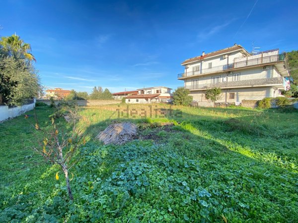 terreno edificabile in vendita a Roma in zona Colle del Sole