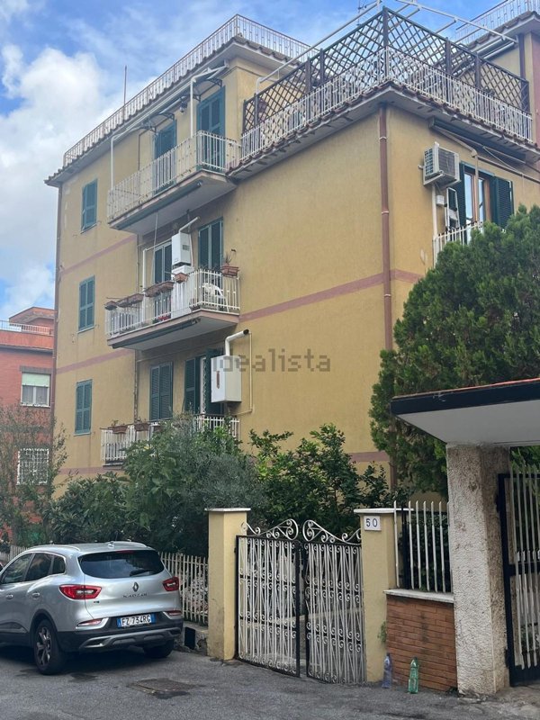 appartamento in vendita a Roma in zona Tomba di Nerone