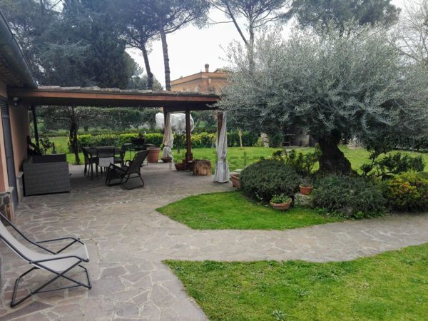 casa indipendente in vendita a Roma