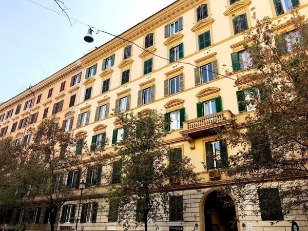 locale commerciale in vendita a Roma in zona Rione Borgo