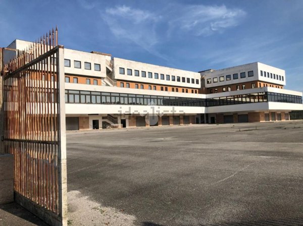 ufficio in vendita a Roma in zona Giuliano Dalmata