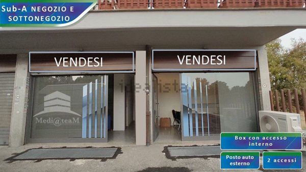 locale commerciale in vendita a Roma in zona Casal Morena