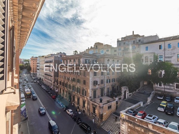 appartamento in vendita a Roma in zona Rione Monti/Campitelli