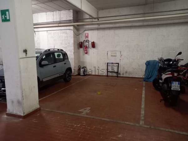 locale commerciale in vendita a Roma in zona Ardeatino