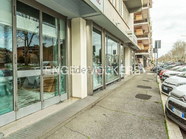 locale commerciale in vendita a Roma in zona Monte Sacro/Talenti