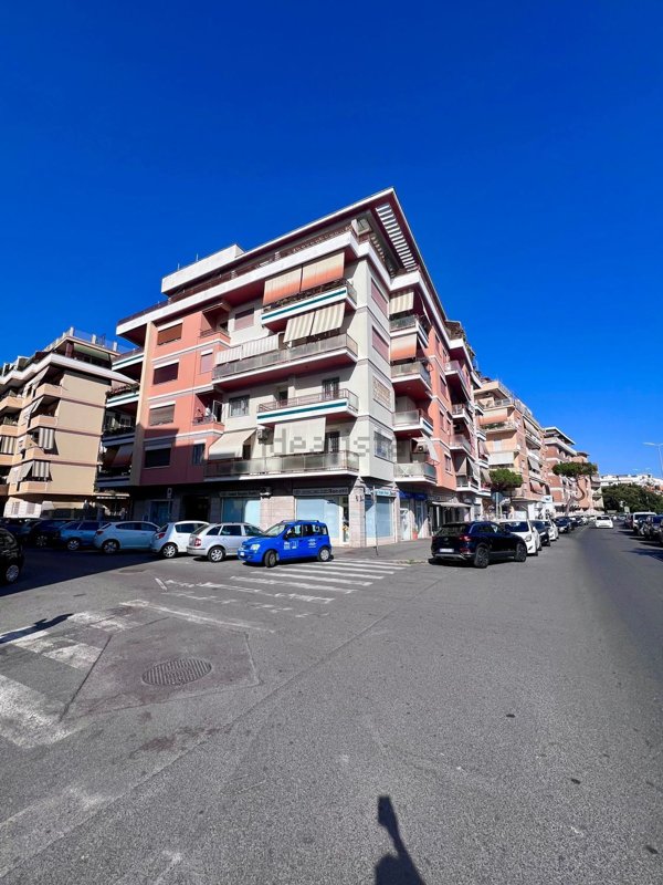 appartamento in vendita a Roma in zona Ostia