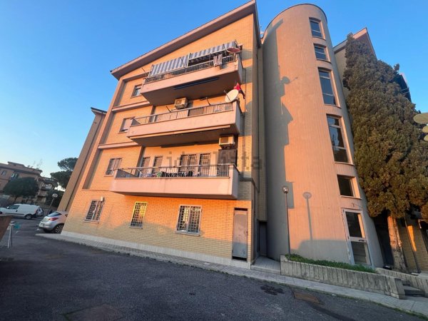 appartamento in vendita a Roma in zona Torre Angela