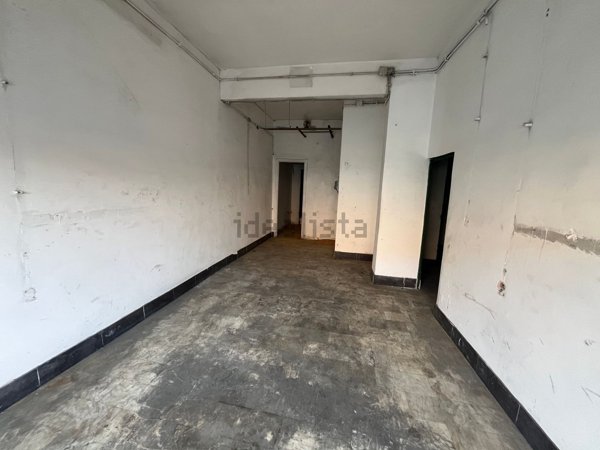 locale commerciale in vendita a Roma in zona Tuscolano