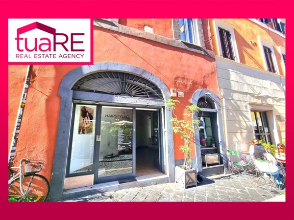 negozio in vendita a Roma in zona Rione di Ponte