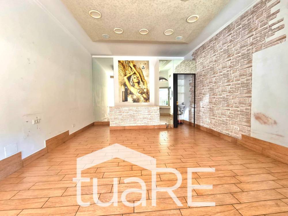 negozio in vendita a Roma in zona Rione di Ponte