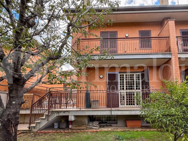 casa indipendente in vendita a Roma