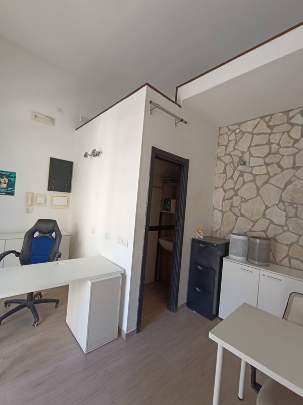 negozio in vendita a Roma in zona Ostia