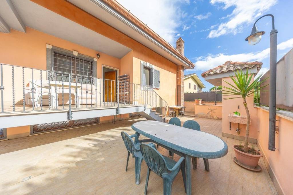 casa indipendente in vendita a Roma in zona Castelverde