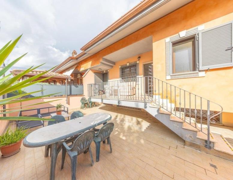 casa indipendente in vendita a Roma in zona Castelverde