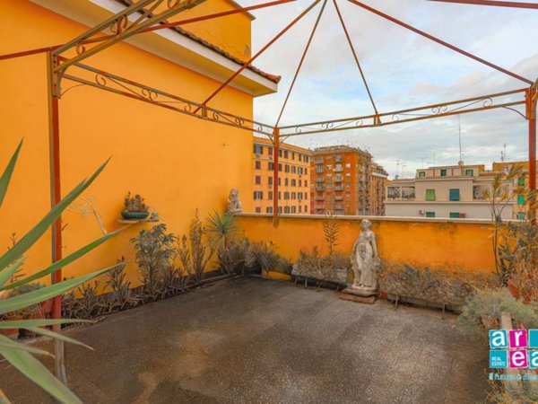 appartamento in vendita a Roma in zona Tuscolano