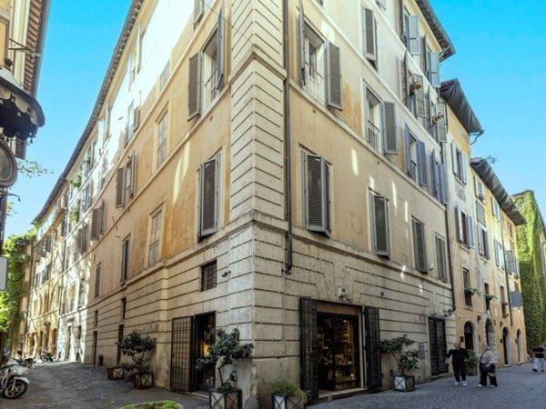appartamento in vendita a Roma in zona Parione/Sant'Eustachio