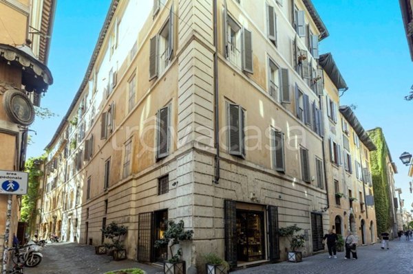 appartamento in vendita a Roma in zona Parione/Sant'Eustachio
