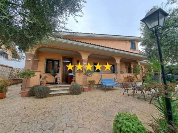 casa indipendente in vendita a Roma in zona Giardini di Corcolle