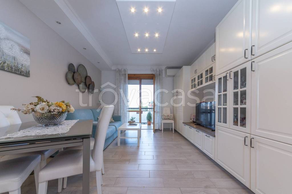 appartamento in vendita a Roma in zona Torre Maura