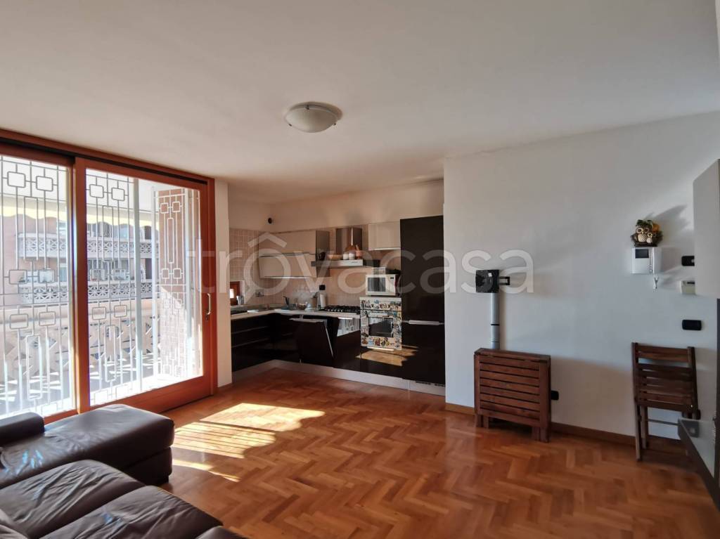 appartamento in vendita a Roma in zona Giardini di Corcolle