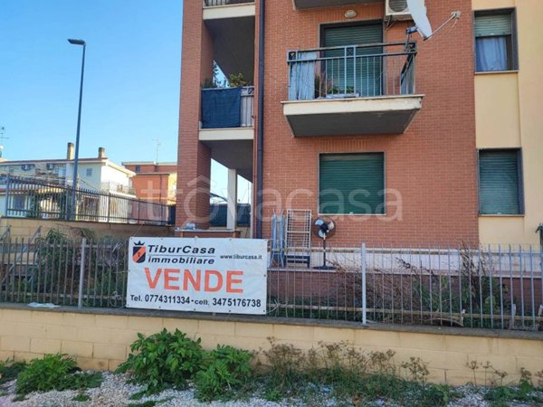 appartamento in vendita a Roma in zona Giardini di Corcolle