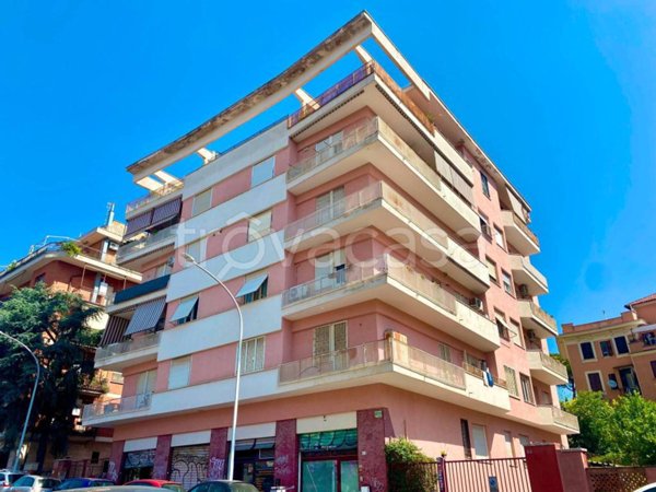 appartamento in vendita a Roma in zona Tuscolano