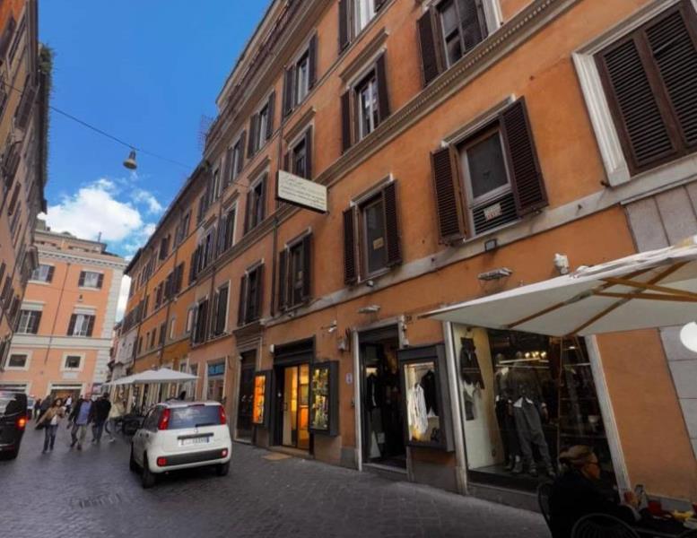 appartamento in vendita a Roma in zona Trevi-Colonna