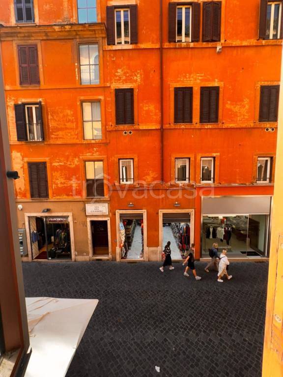 negozio in vendita a Roma in zona Trevi-Colonna