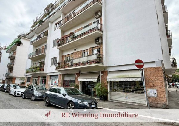 negozio in vendita a Roma in zona Tor di Quinto
