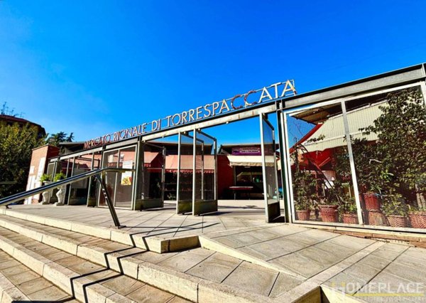negozio in vendita a Roma in zona Torre Spaccata