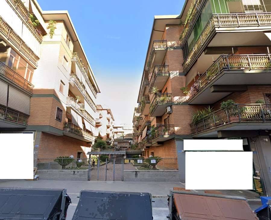 appartamento in vendita a Roma in zona Prenestino-Labicano