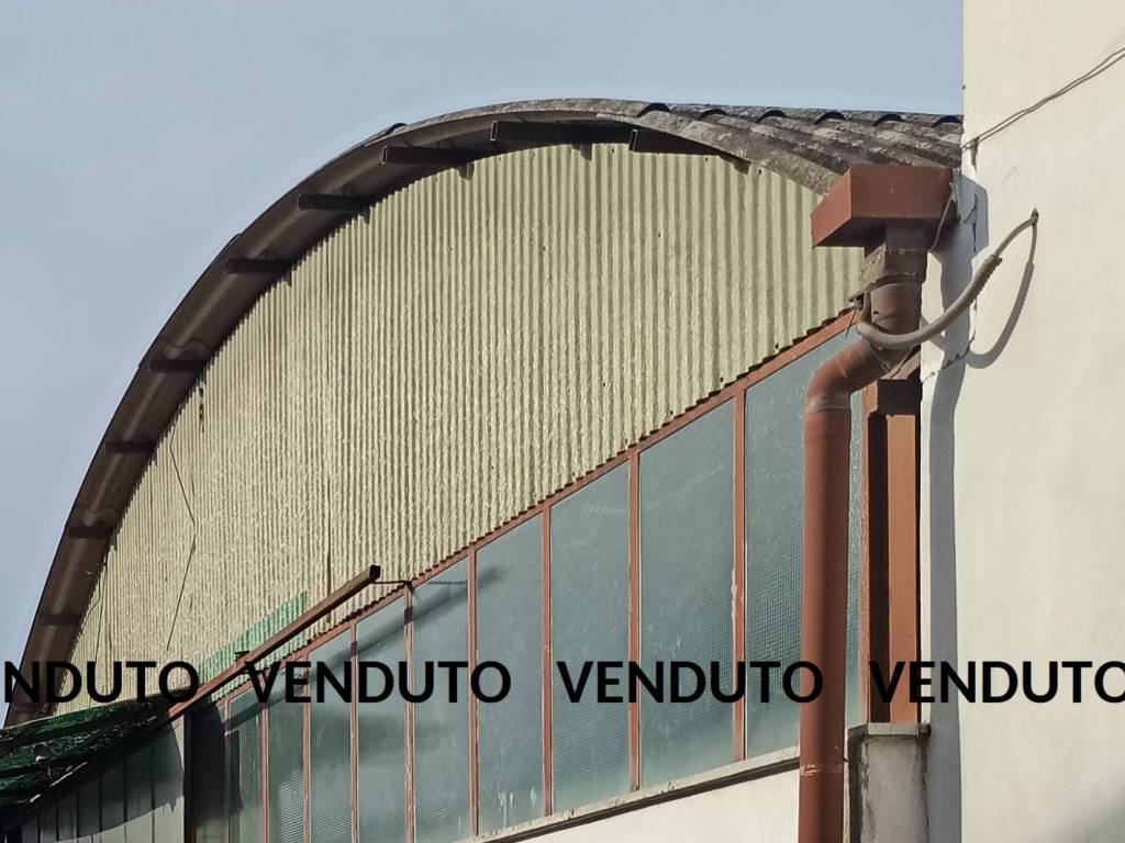 locale commerciale in vendita a Roma