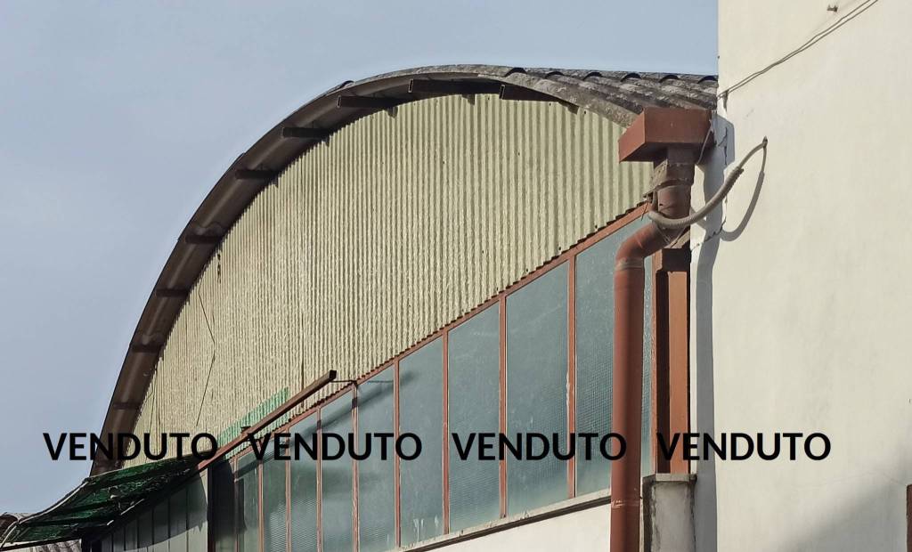 locale commerciale in vendita a Roma