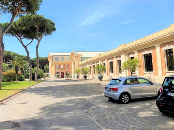 esavano in vendita a Roma in zona Ostia