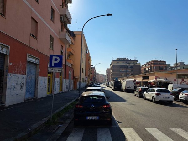 negozio in vendita a Roma in zona Prenestino-Centocelle