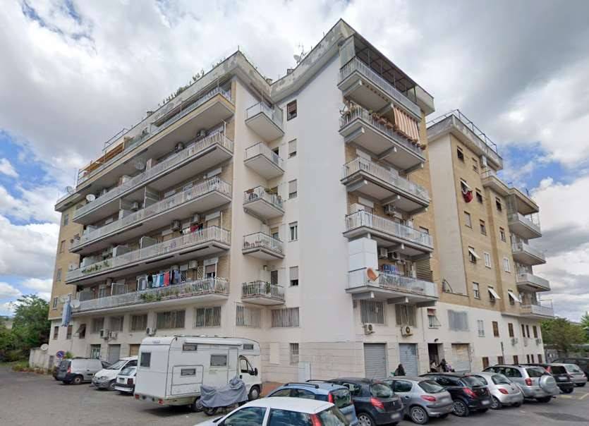 appartamento in vendita a Roma in zona Prenestino-Labicano