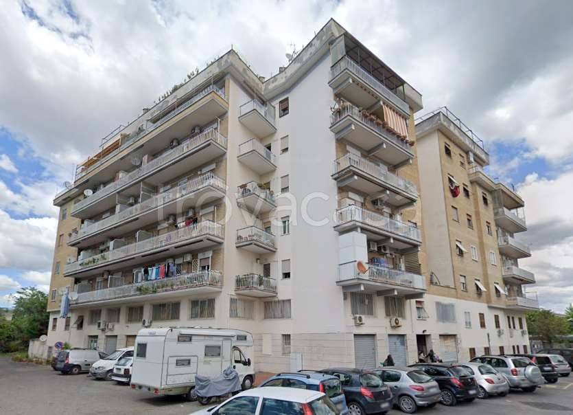 appartamento in vendita a Roma in zona Prenestino-Labicano