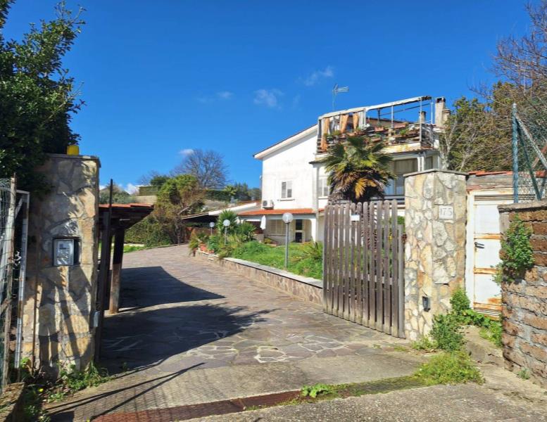 casa indipendente in vendita a Roma in zona Cesano