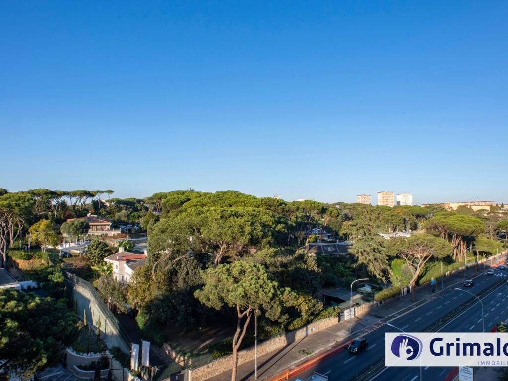 appartamento in vendita a Roma in zona EUR