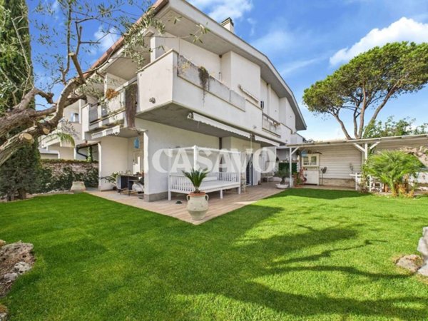 casa indipendente in vendita a Roma in zona Massimina/Casal Lumbroso