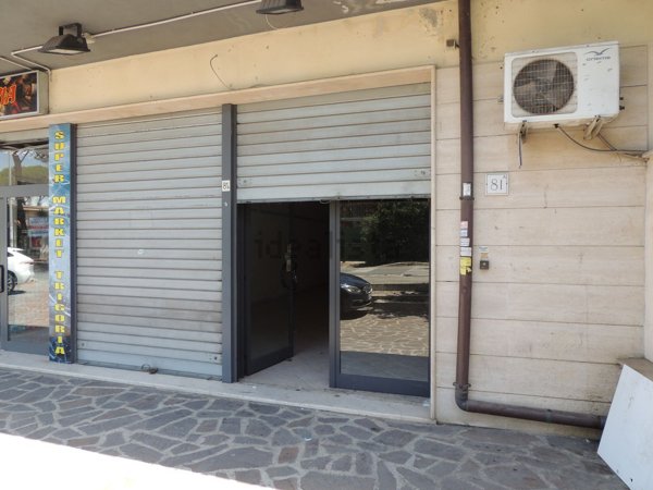locale commerciale in vendita a Roma in zona Trigoria