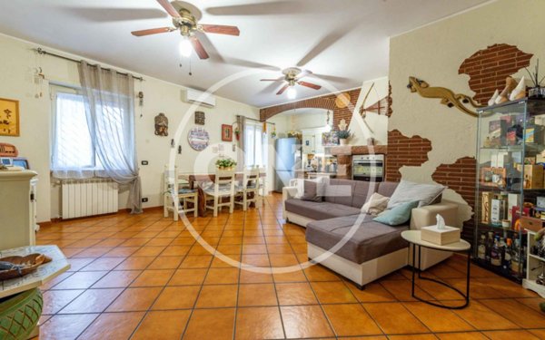 appartamento in vendita a Roma in zona Torre Angela